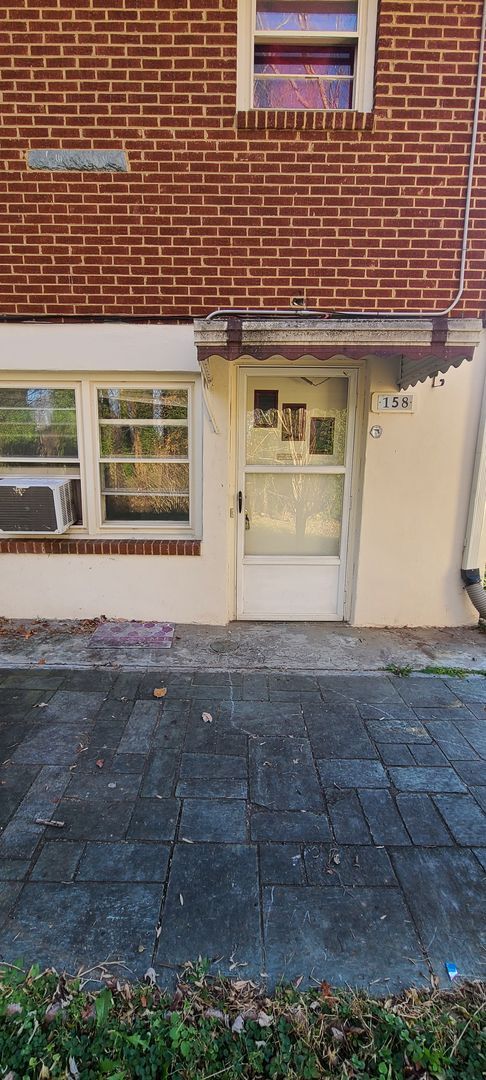 Primary Photo - 158 Martins Ln