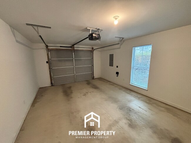 Building Photo - Charming 3BR Home with Vaulted Ceilings, Stainless Steel Kitchen & Fenced Yard in Odenville