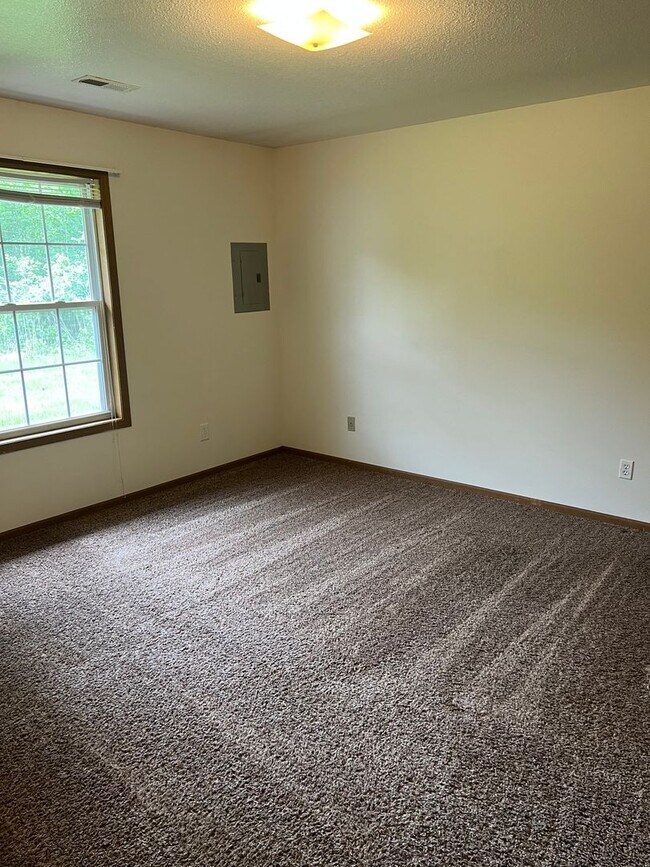 Building Photo - 2626 E Oakbrook Dr