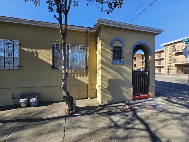 Building Photo - 2439 Fruitvale Ave