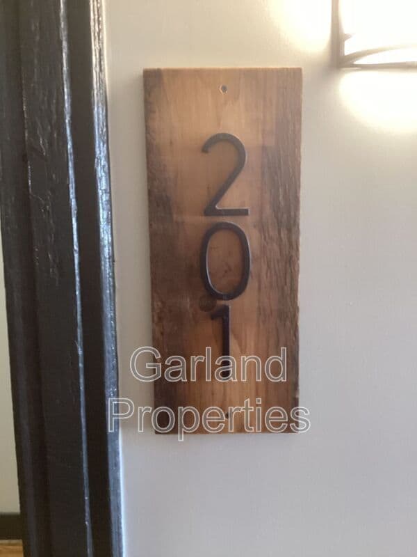 Building Photo - 73 W Main St