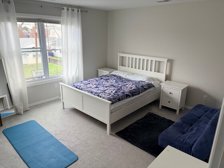 Building Photo - 124 S 15th Ave