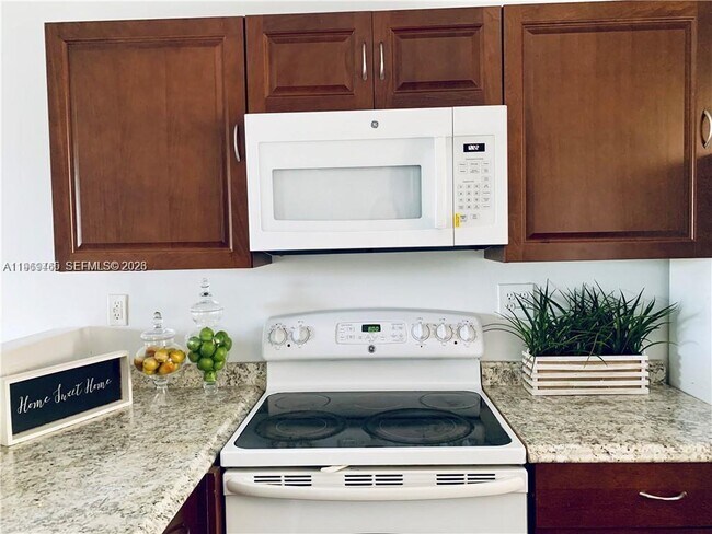 Building Photo - 9921 Nob Hill Ln