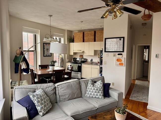 Building Photo - 26 Beacon St