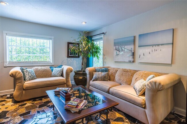 Building Photo - 1921 SW 18th Ave