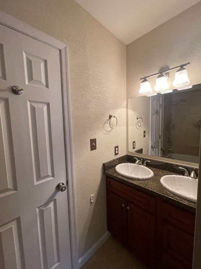 Building Photo - Chesterfield Heights