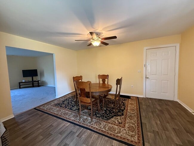 Building Photo - 12 Nelson Dr