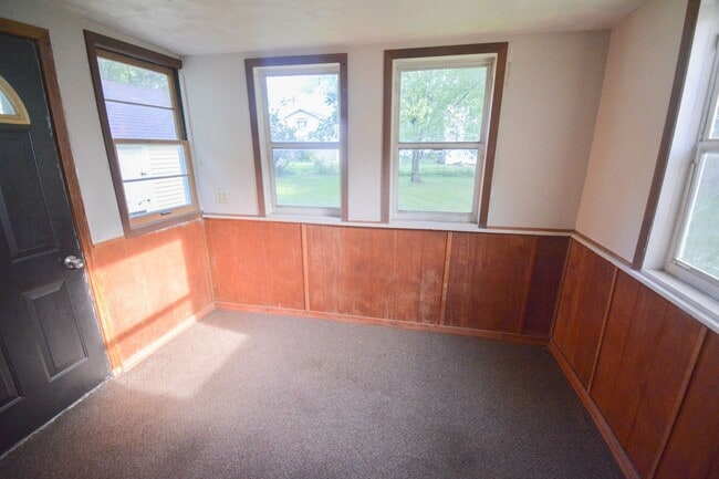 Building Photo - Private 2BR Austin MN Home on Quiet Dead-End