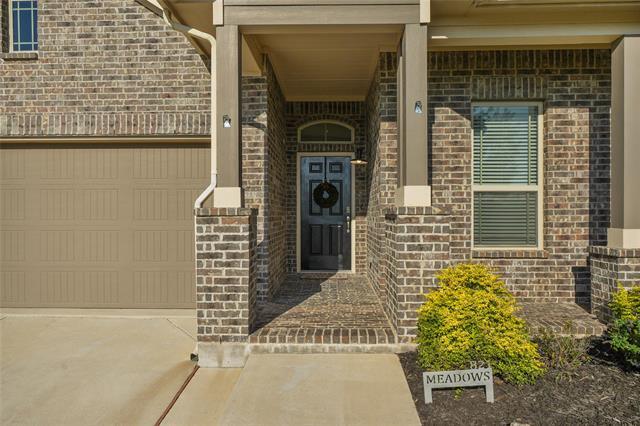 Building Photo - 821 Meadows Dr