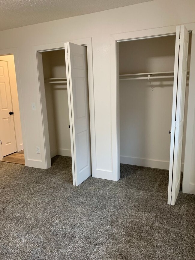 Building Photo - 2 Bdrm 1 Ba | Baxter & Northern Lights are...