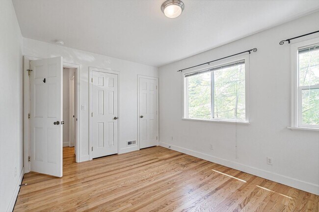 Building Photo - Inviting, remodeled 3-bdr/1.5-bath in Division/Hawthorne duplex—Privacy, A/C, parking, & storage