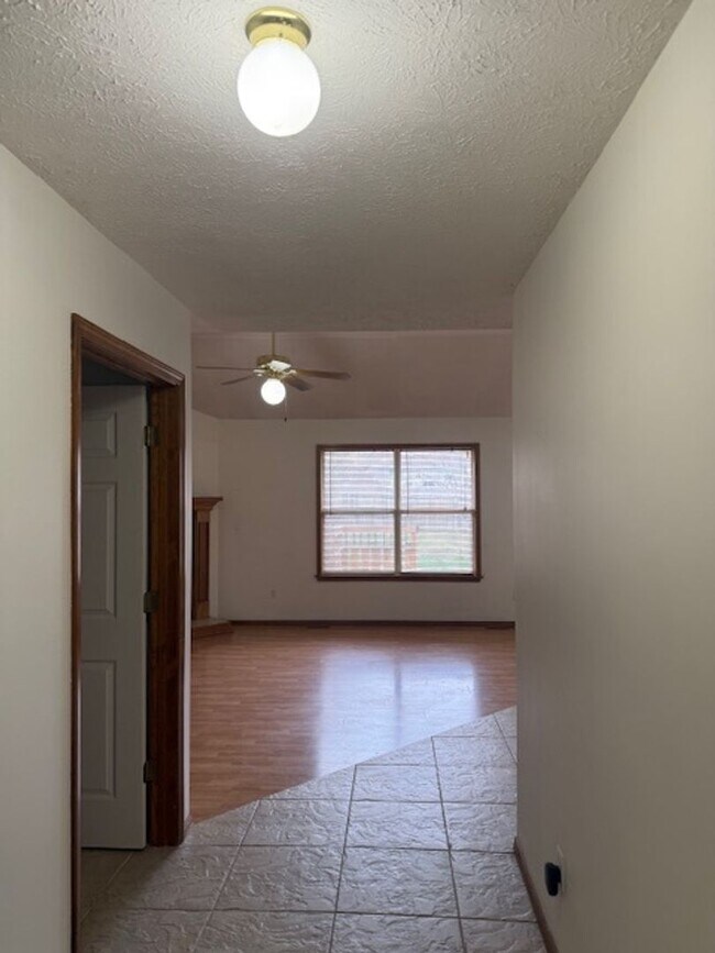 Building Photo - PRE-LEASING! 3 Bedroom in Battlefield