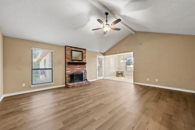 Building Photo - 614 Circle Creek Dr