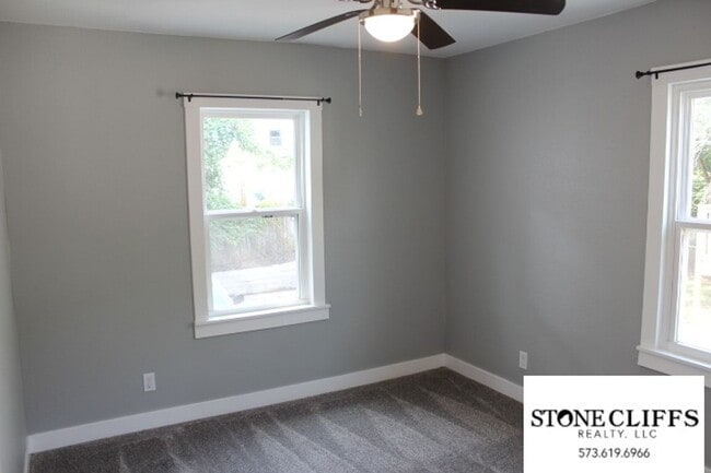 Building Photo - 708 Houchin St