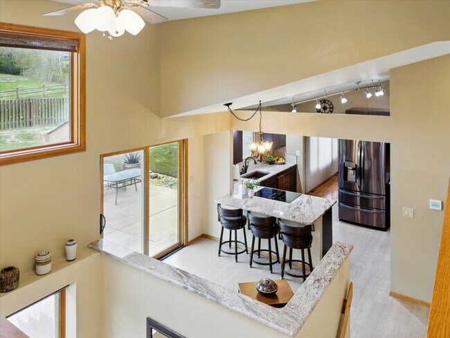 Building Photo - 440 Torrey Pines Way