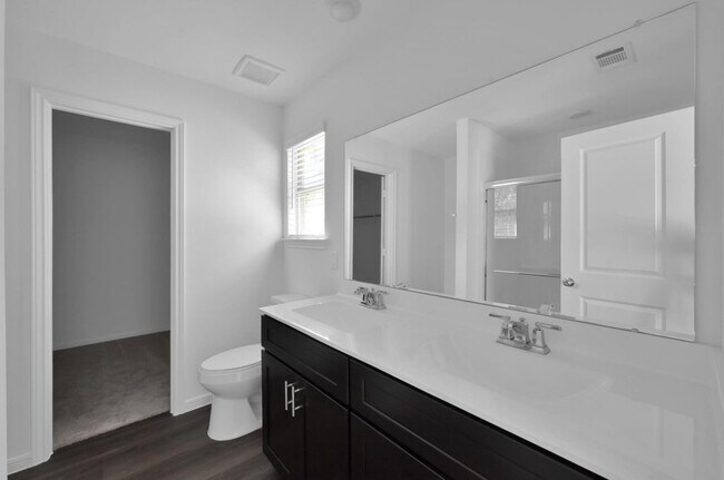 Building Photo - 10573 Pineland Dr