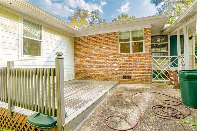 Building Photo - 324 Dalewood Dr