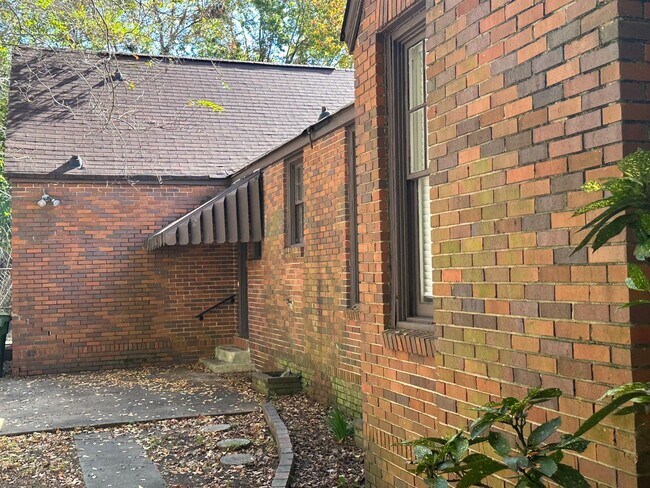 Building Photo - 3377/3379 Lexington Road