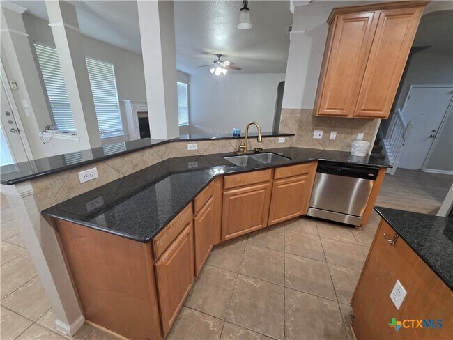 Building Photo - 423 Wrought Iron Dr