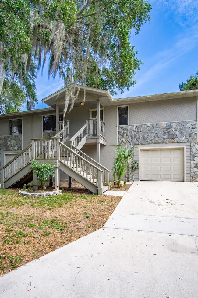 Building Photo - 1045 N Cres Dr
