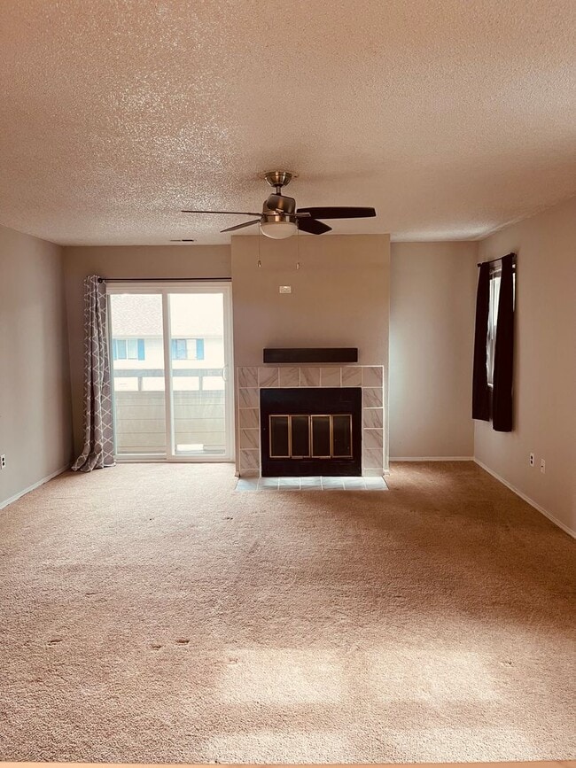 Building Photo - 1 Bedroom Condo in gated Hunting Meadows