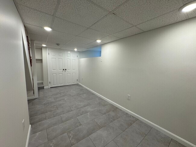 Building Photo - 6 Rockland Pl