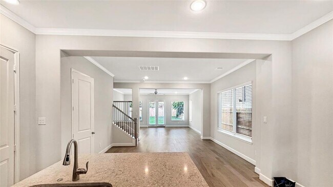 Building Photo - 1126 W 26th St