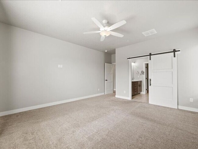 Building Photo - 4725 Roark Dr