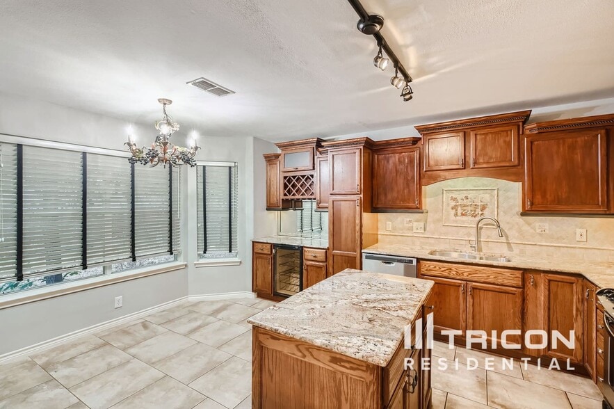 Building Photo - 6026 Elk Valley