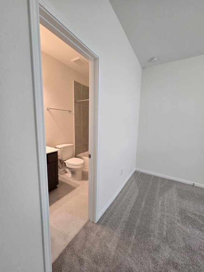 Building Photo - 1420 Florecer Ln