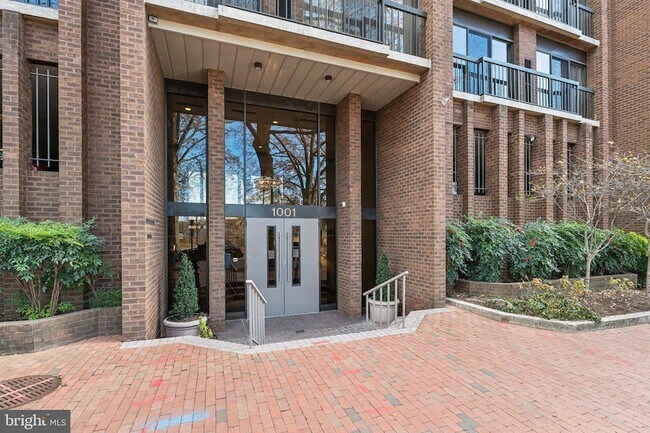 Building Photo - 1001 26th St NW