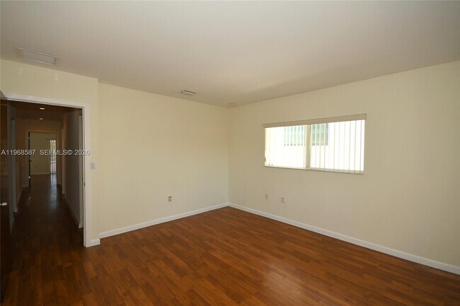 Building Photo - 2780 SW 33rd Ave