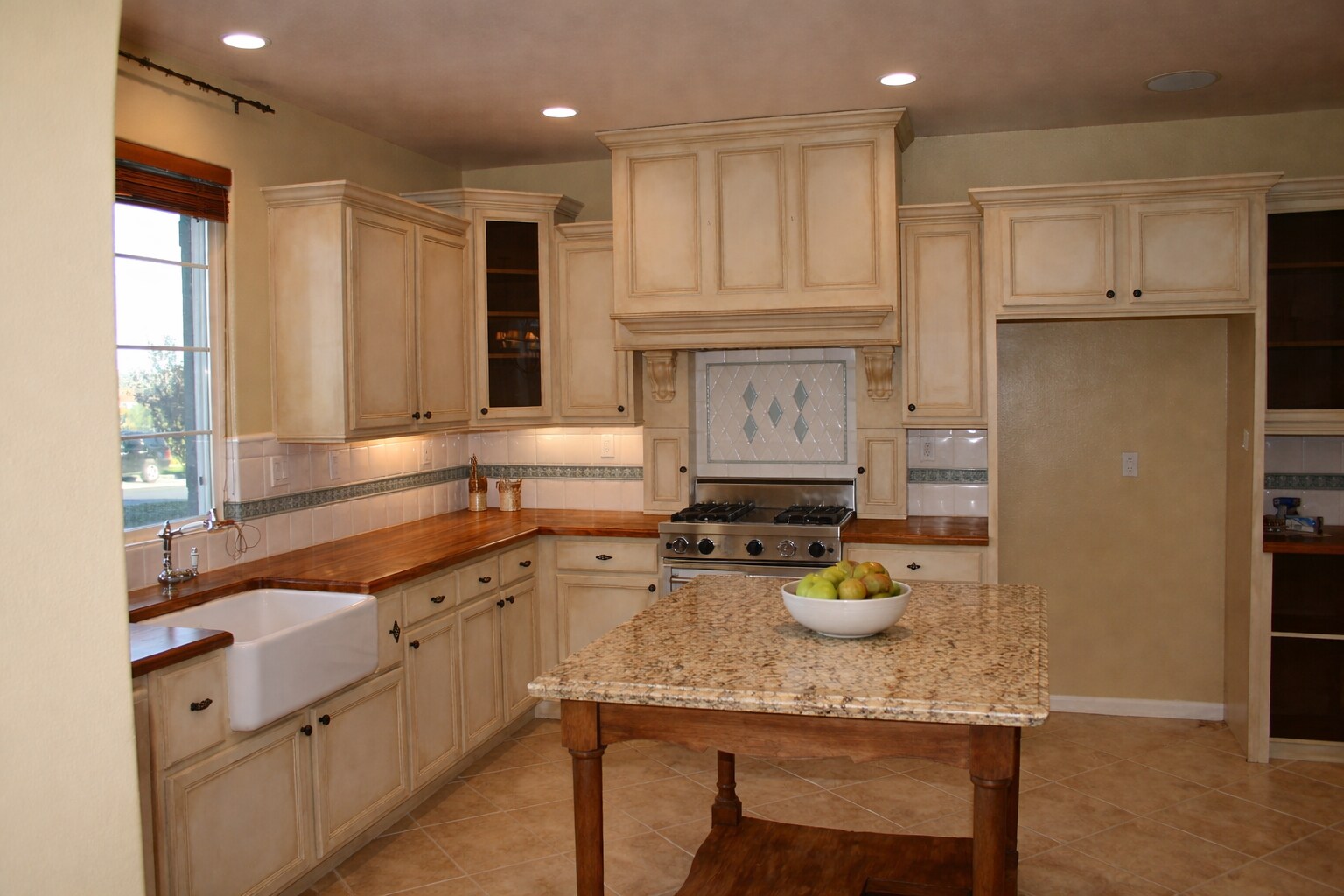 Building Photo - 27014 Carmelita Dr