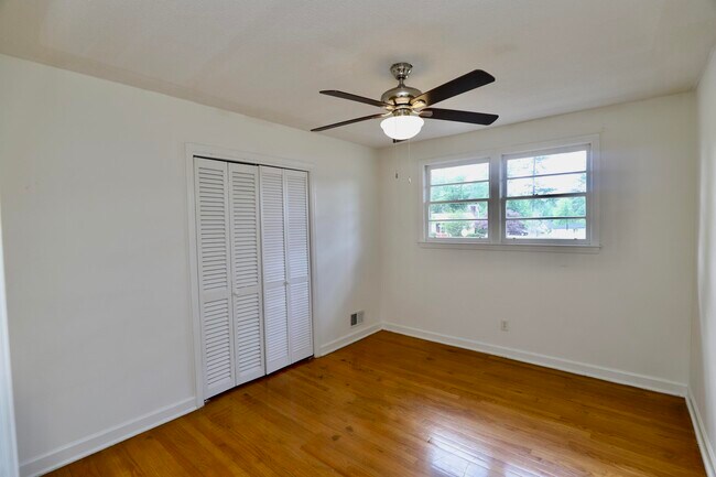 Building Photo - 1912 Dominion Dr