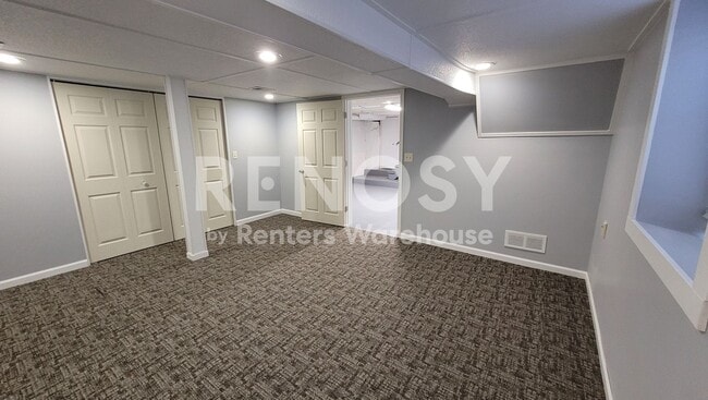 Building Photo - 4BD/2BA in Newport Available Now!