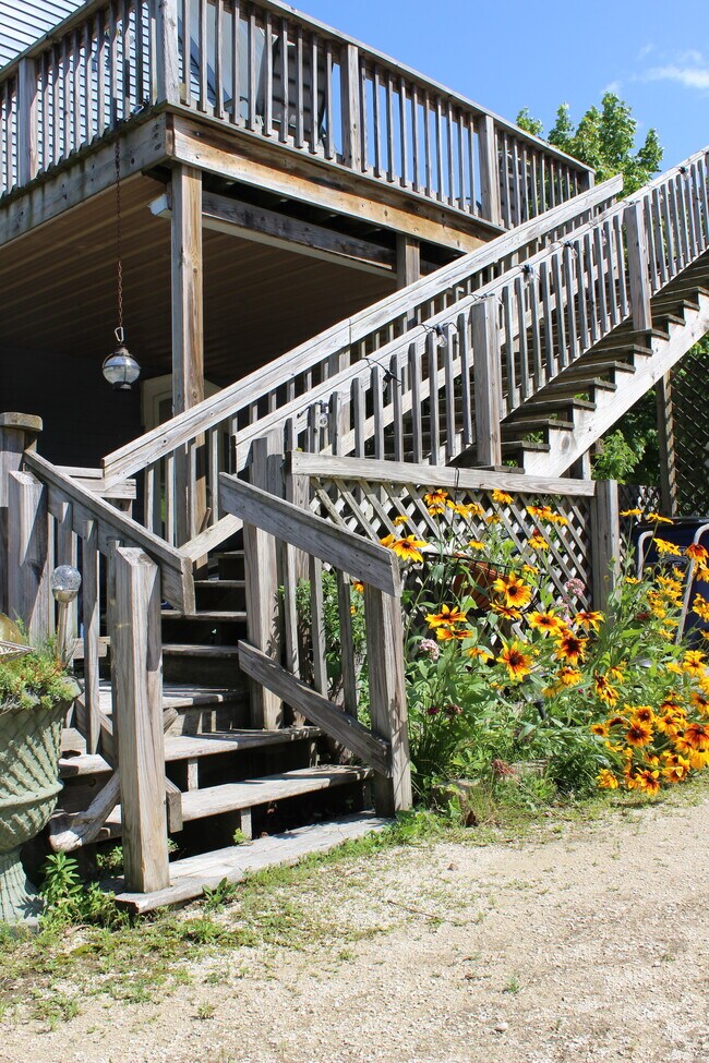 Primary Photo - 521 Milwaukee St