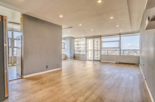 Primary Photo - 6050 JFK Blvd E