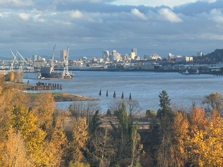 Clear day over Portland - 7511 N Edgewater Ave