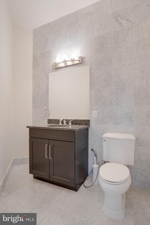 Building Photo - 8220 Crestwood Heights Dr