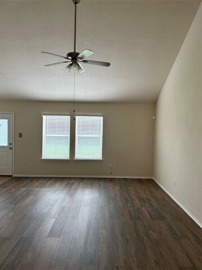 Building Photo - 5327 Stonegate Dr