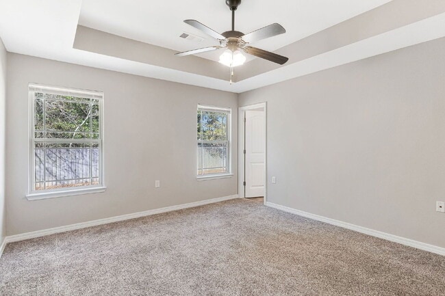 Building Photo - 5441 Pescara Dr