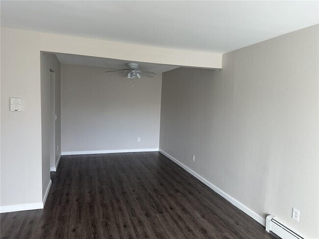 Building Photo - 3 Admiralty Dr