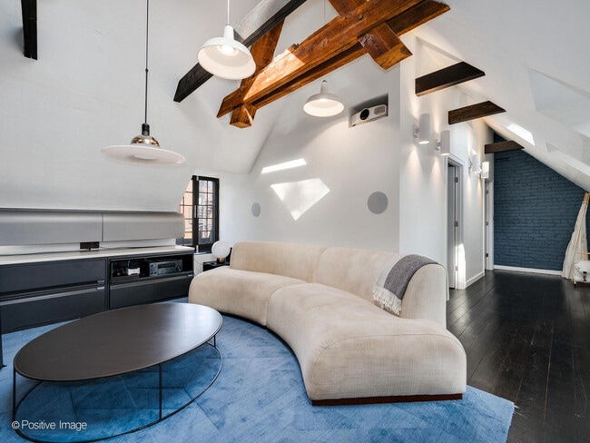 Building Photo - 844 W Altgeld St