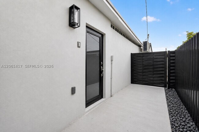 Building Photo - 1011 NW 30th Pl