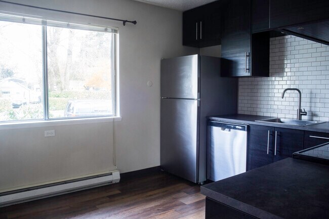 Building Photo - Harold Street Triplex
