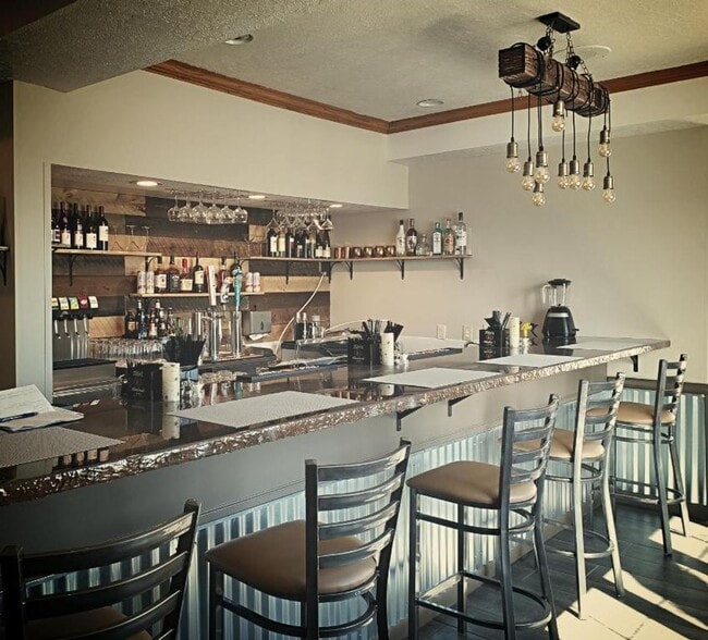 Building Photo - One bedroom one bathroom unit in Highland Estates with all utilities included!