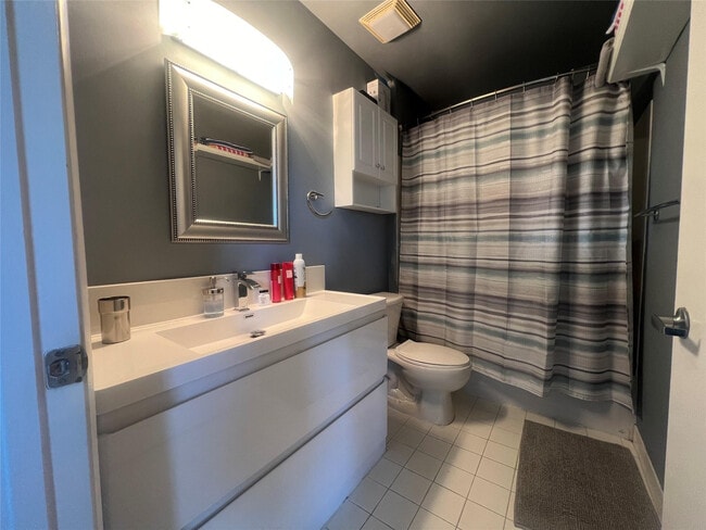 Building Photo - 444 N E St