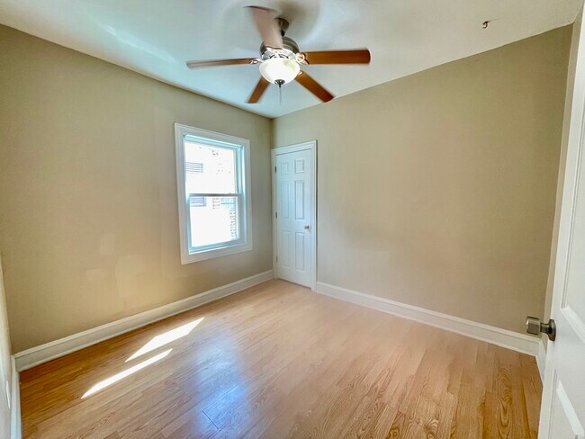 Building Photo - 2516 N Keeler Ave