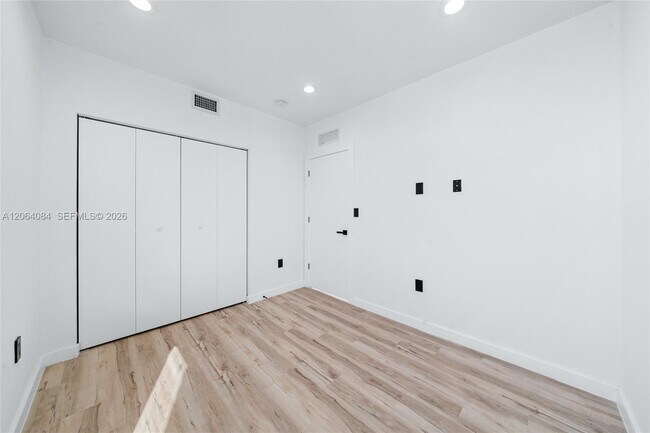 Building Photo - 11 NE 51st St