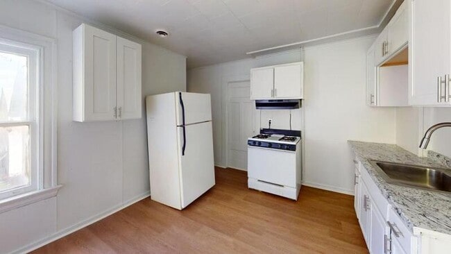 Building Photo - 588 Brown St